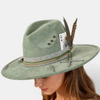 Chapeau Fedora Effet Suédine Carte As et Plume Homme La Boutique du Chapeau